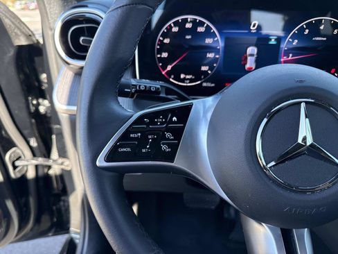 Used 2025 Mercedes-Benz GLC 300 image 31