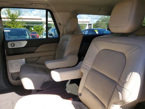 Certified 2022 Lincoln Navigator L Reserve image 12