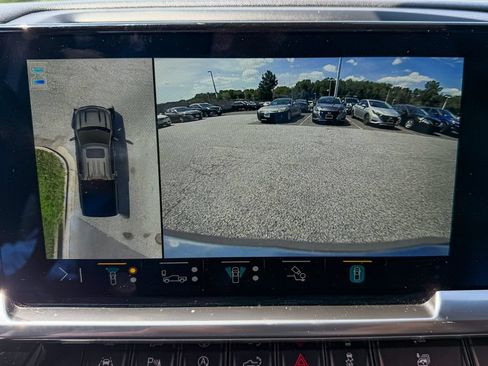 Used 2023 Chevrolet Silverado 1500 LTZ AWD/4WD image 16