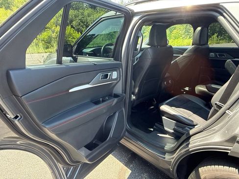 Used 2025 Ford Explorer ST AWD/4WD image 32