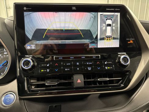 Used 2021 Toyota Highlander Limited AWD/4WD image 30