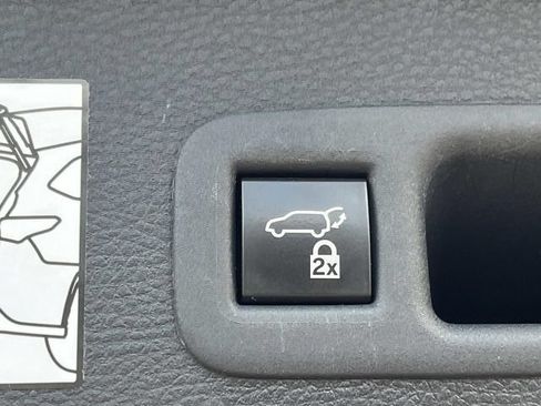 Used 2022 Toyota Sienna Platinum FWD image 12