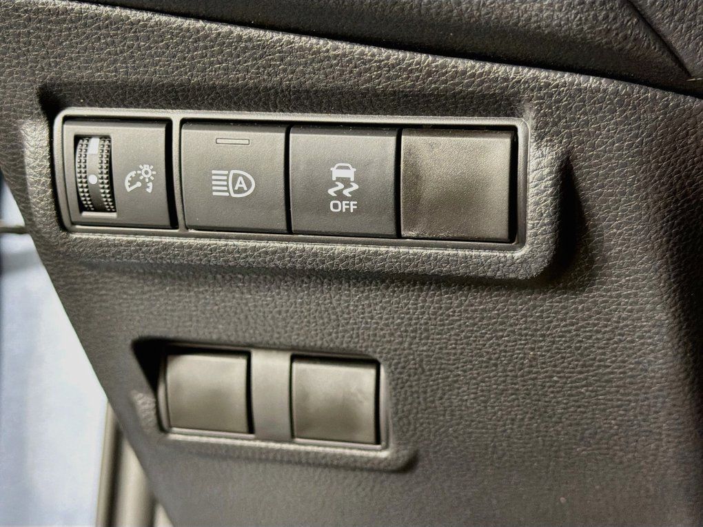 Used 2026 Toyota Corolla Cross LE FWD image 15