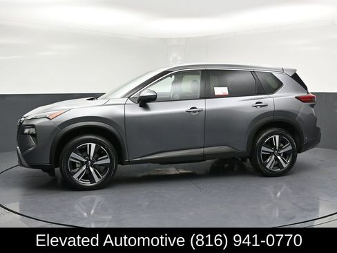 Used 2025 Nissan Rogue SL FWD image 2