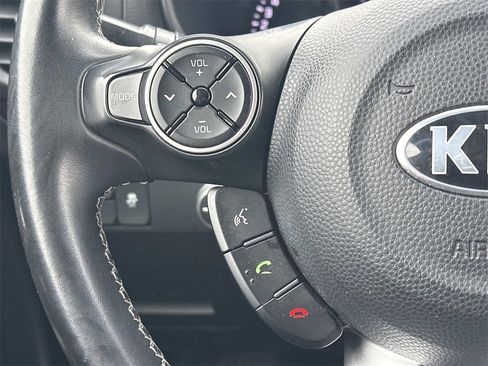Used 2017 Kia Soul + image 22