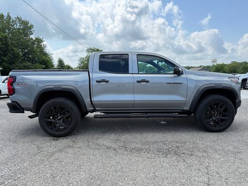 Used 2023 Chevrolet Colorado Trail Boss w/ Technology Package AWD/4WD image 8