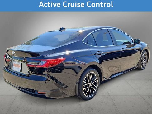 Used 2026 Toyota Camry XLE w/ Premium Plus Package image 10