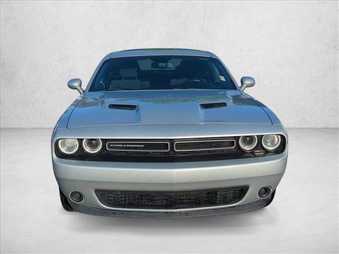 Used 2019 Dodge Challenger SXT image 2