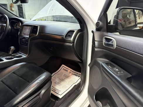 Used 2017 Jeep Grand Cherokee Altitude image 27