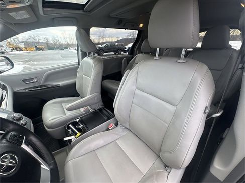 Used 2018 Toyota Sienna XLE Premium image 20