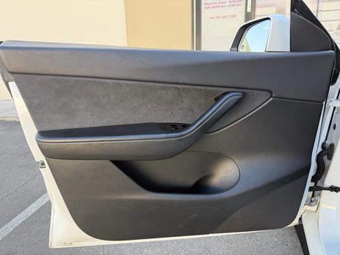 Used 2021 Tesla Model Y Long Range AWD/4WD image 19