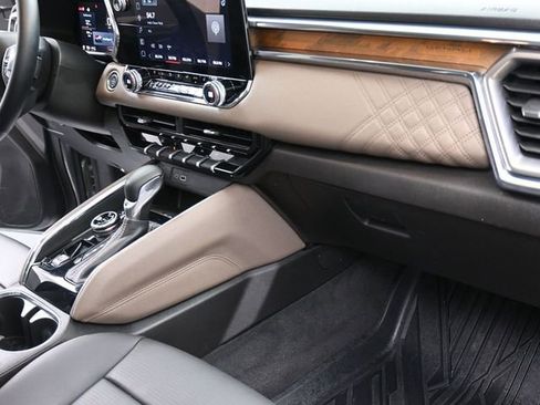 Used 2024 GMC Canyon Denali image 28