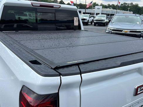 Used 2020 GMC Sierra 1500 AT4 w/ AT4 Premium Package AWD/4WD image 9