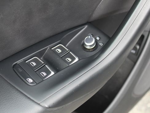 Used 2018 Audi Q3 2.0T Premium image 24