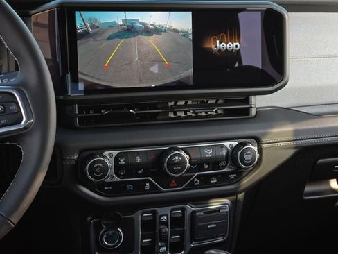 Used 2025 Jeep Wrangler Unlimited Sahara w/ Safety Group image 21