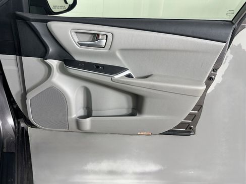 Used 2015 Toyota Camry LE image 30