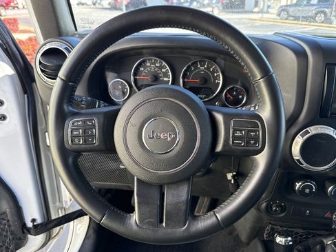 Used 2017 Jeep Wrangler Unlimited Sahara w/ Connectivity Group image 18