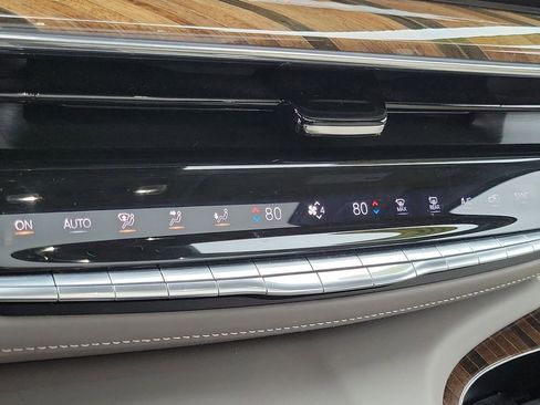 Certified 2022 Cadillac Escalade Premium Luxury Platinum image 33