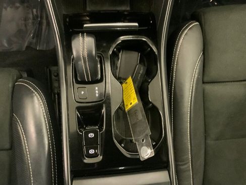 Used 2020 Volvo XC40 T5 R-Design image 15