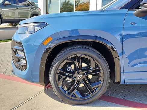 New 2026 Volkswagen Tiguan SE R-Line image 5