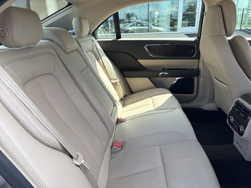 Used 2019 Lincoln Continental Reserve FWD image 11