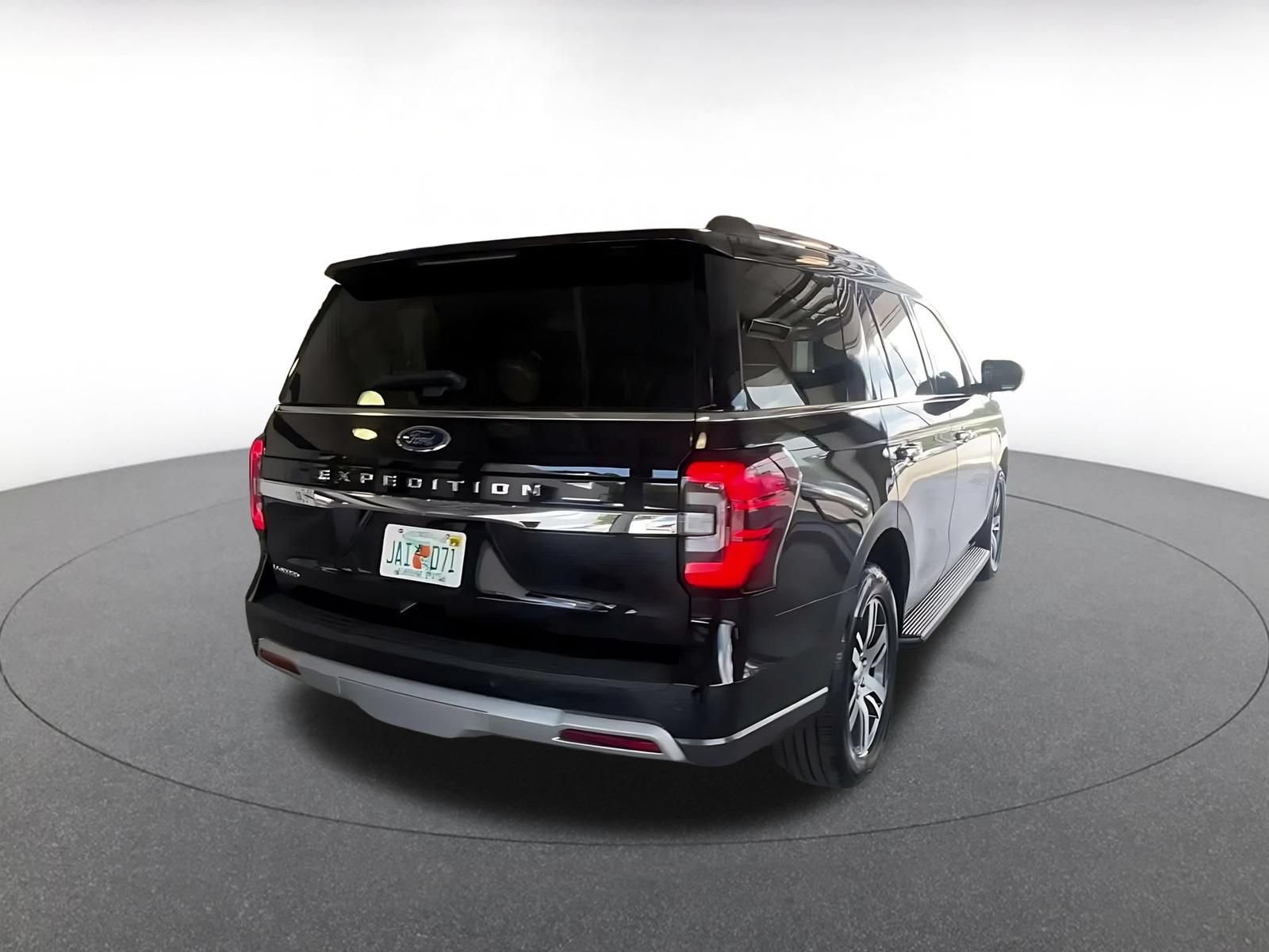 Used 2024 Ford Expedition Limited RWD image 14