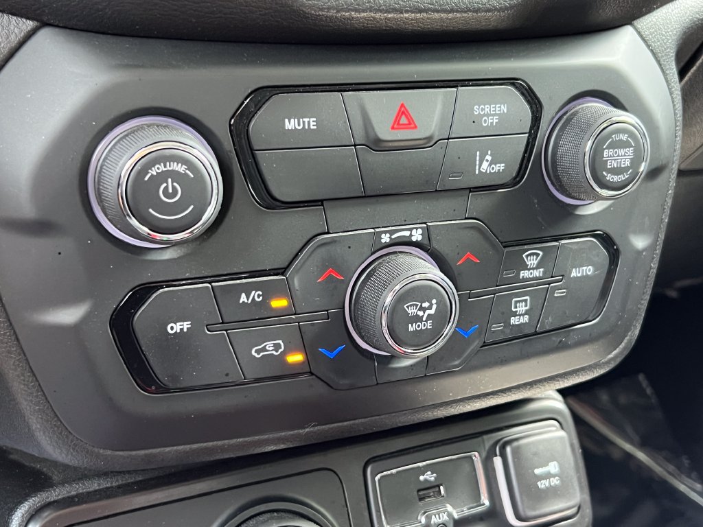 Used 2022 Jeep Renegade Trailhawk AWD/4WD image 29
