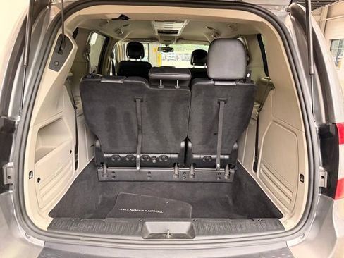 Used 2015 Chrysler Town & Country Touring-L w/ Driver Convenience Group FWD image 10
