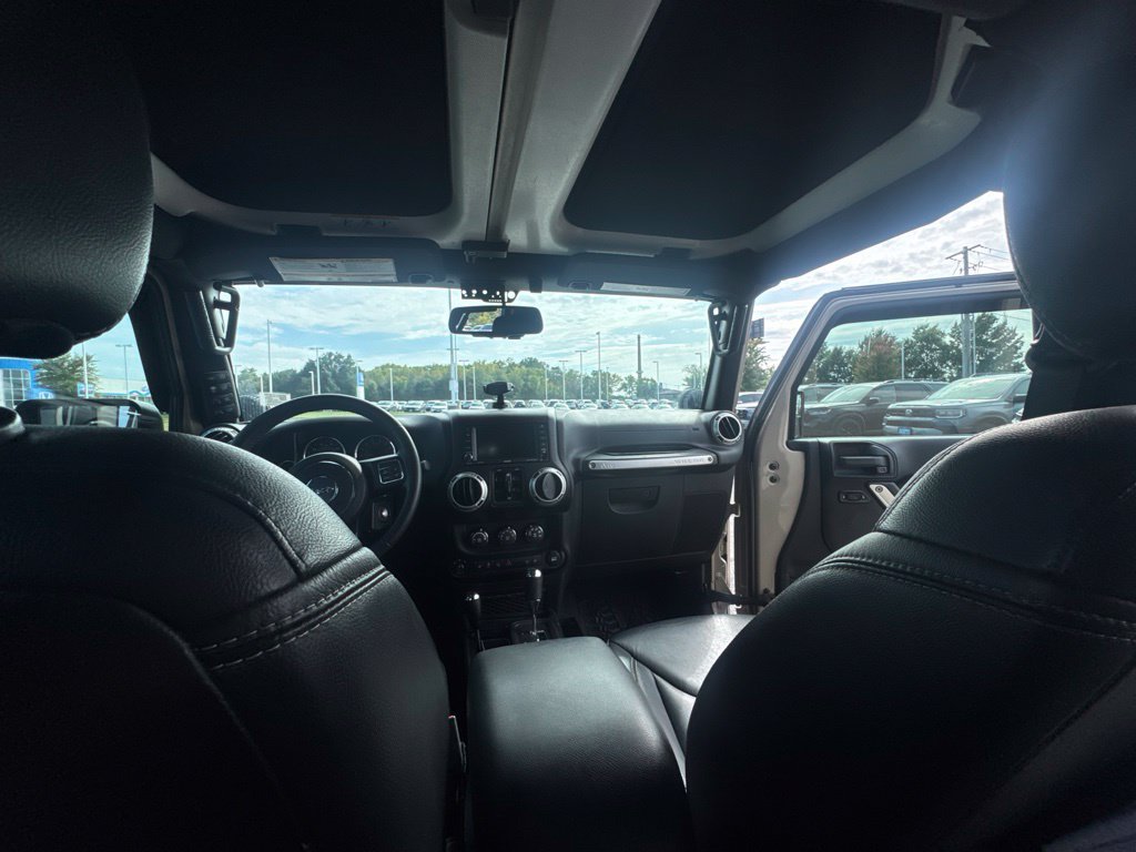 Used 2016 Jeep Wrangler Unlimited Rubicon w/ Connectivity Group AWD/4WD image 26