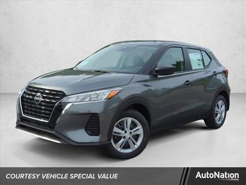 Used 2025 Nissan Kicks Play S image 1