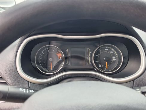 Used 2018 Jeep Cherokee Latitude AWD/4WD image 16