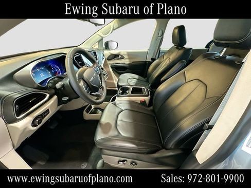 Used 2024 Chrysler Pacifica Limited FWD image 22