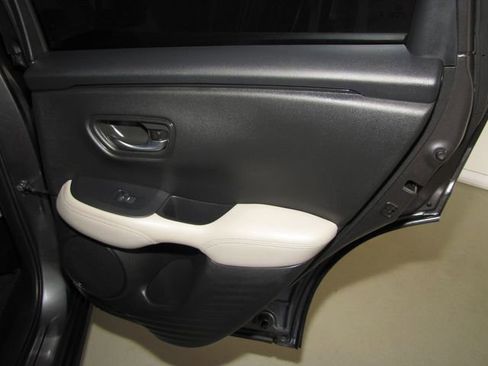 Certified 2025 Honda HR-V LX image 16