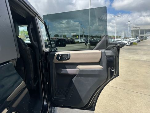 Used 2023 Ford Bronco Wildtrak image 29