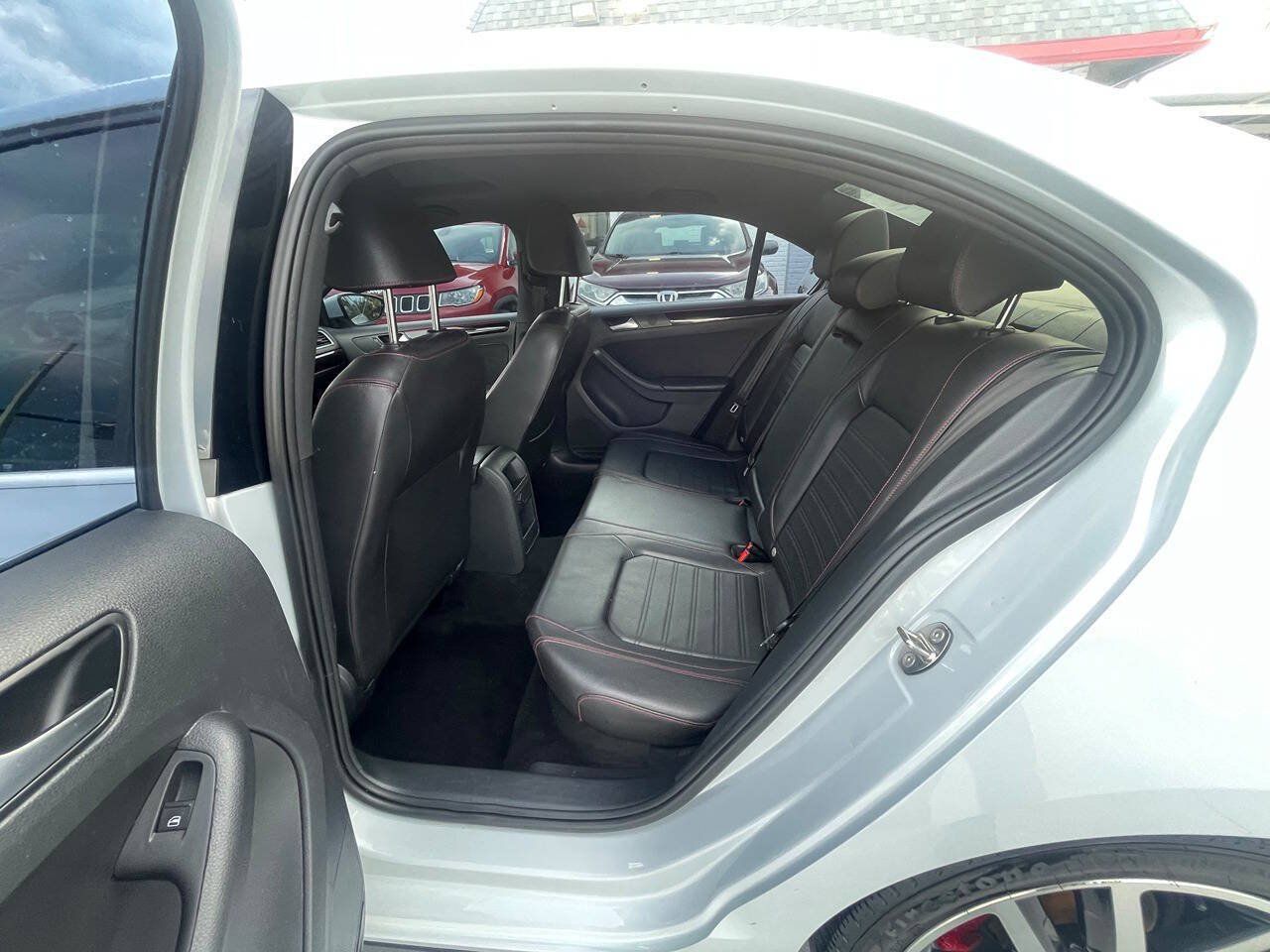 Used 2018 Volkswagen Jetta GLI FWD image 4