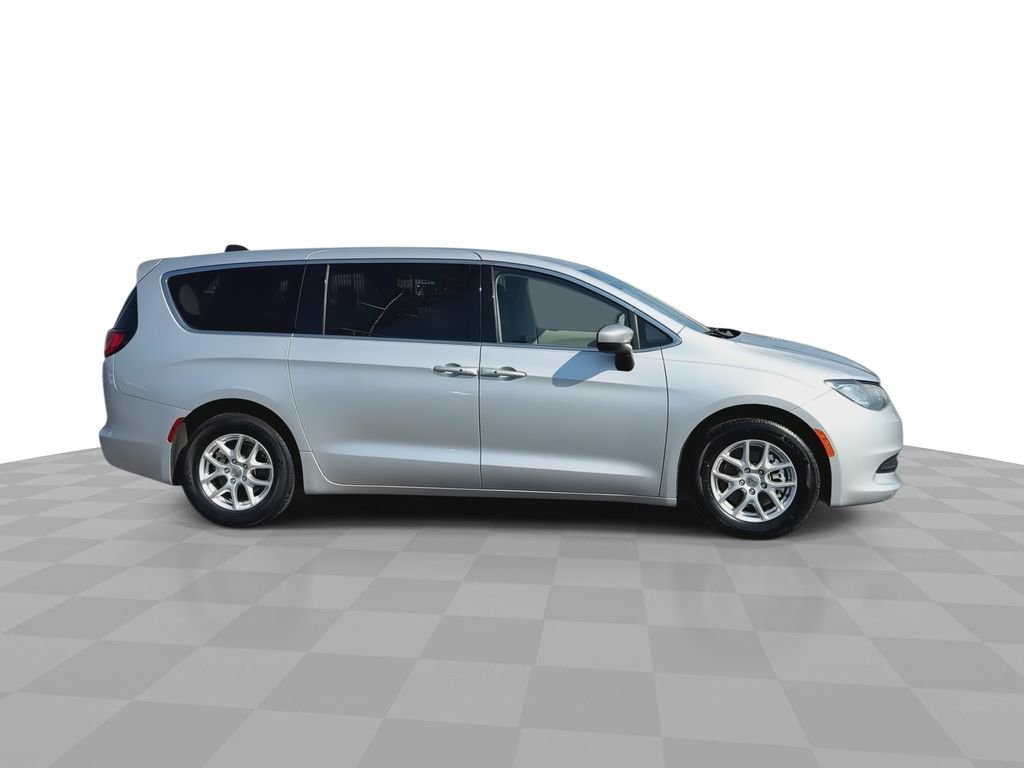 Used 2023 Chrysler Voyager LX FWD image 43