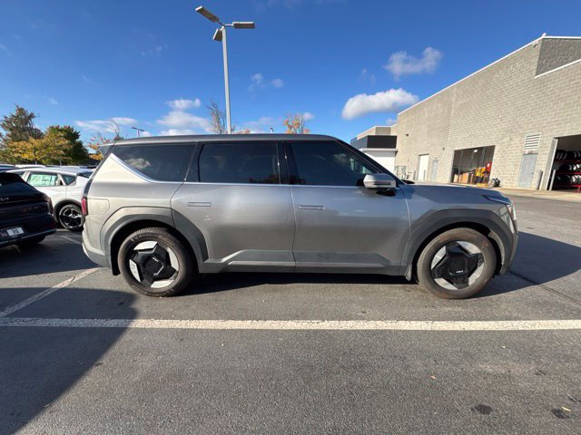 Certified 2024 Kia EV9 Light Long Range RWD image 6