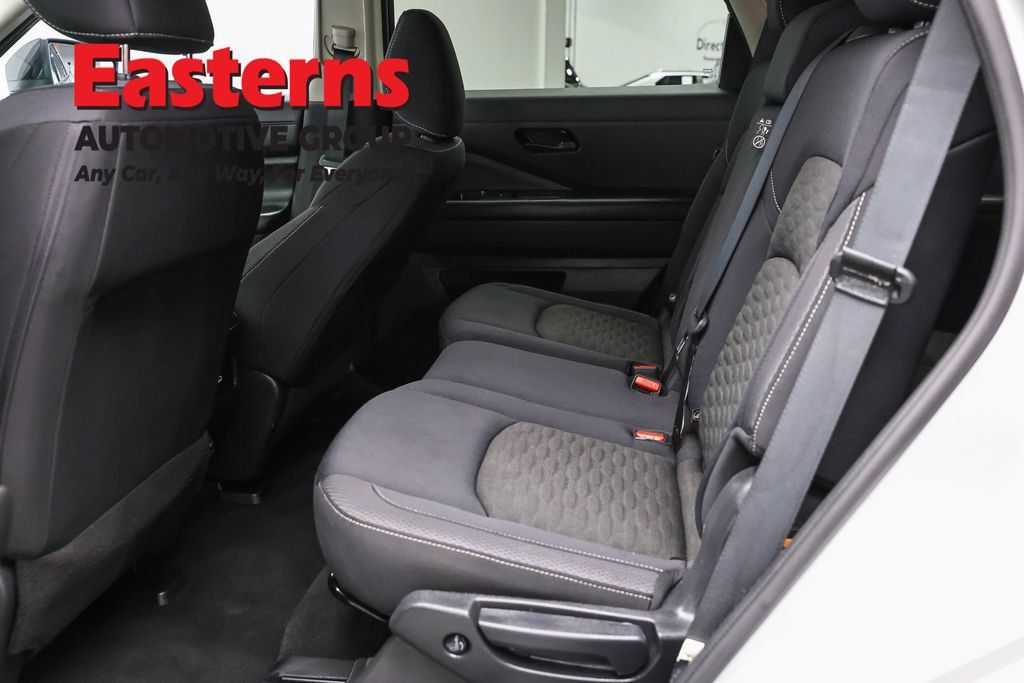 Used 2023 Nissan Pathfinder S AWD/4WD image 23