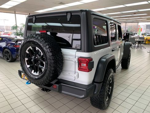 Used 2025 Jeep Wrangler Unlimited Rubicon 4xe w/ Convenience Group image 5