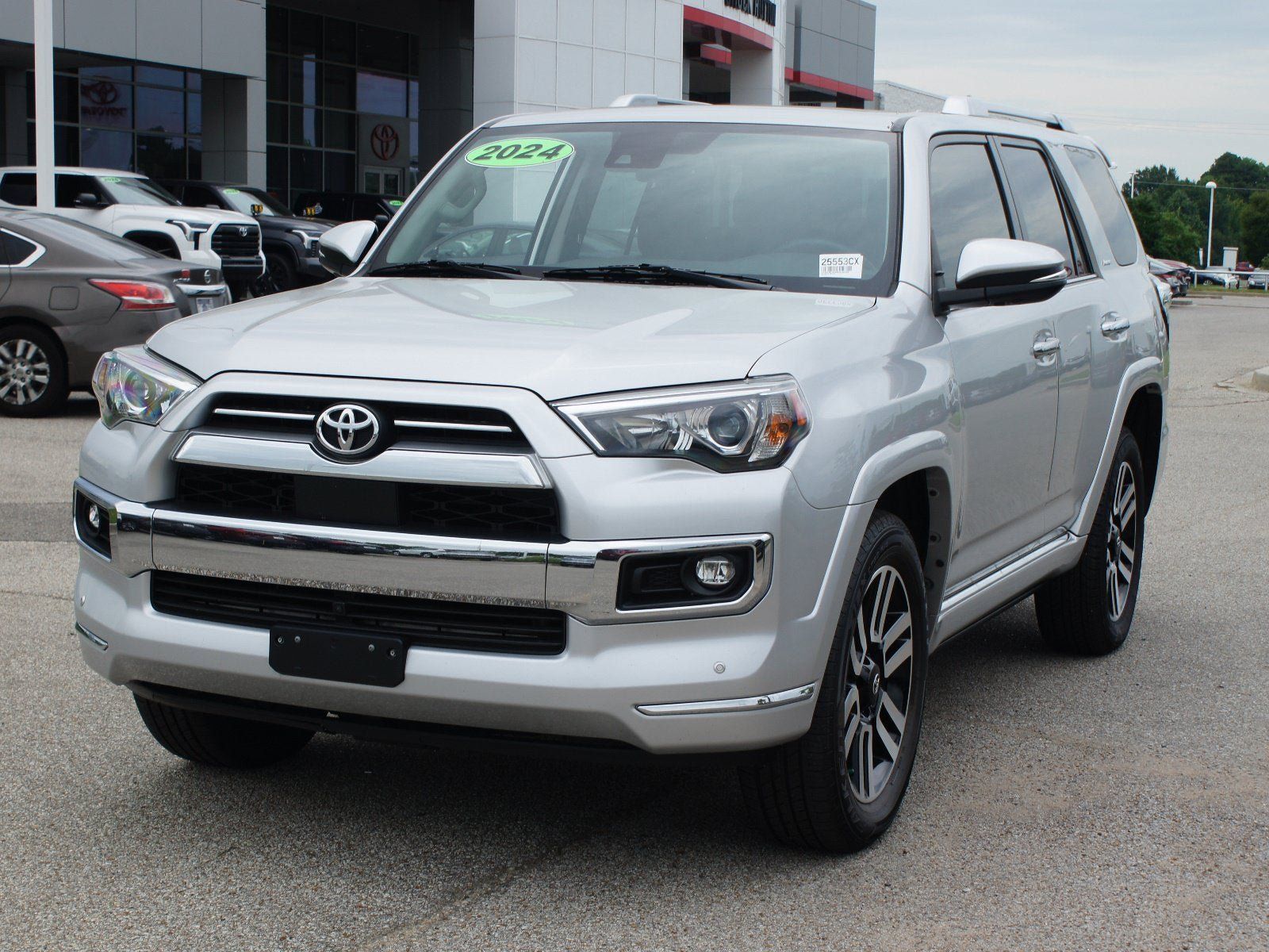 Used 2024 Toyota 4Runner Limited AWD/4WD image 2
