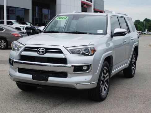 Used 2024 Toyota 4Runner Limited AWD/4WD image 2