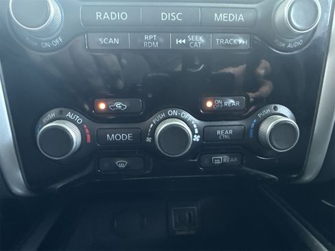 Used 2020 Nissan Pathfinder SV image 24