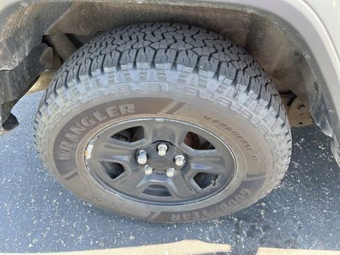Used 2020 Jeep Wrangler Sport AWD/4WD image 5