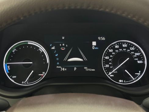 Used 2024 Toyota Sienna Platinum image 21