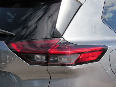 Certified 2023 Nissan Rogue SV AWD/4WD image 12
