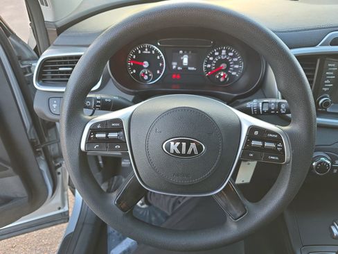 Used 2020 Kia Sorento LX FWD image 16