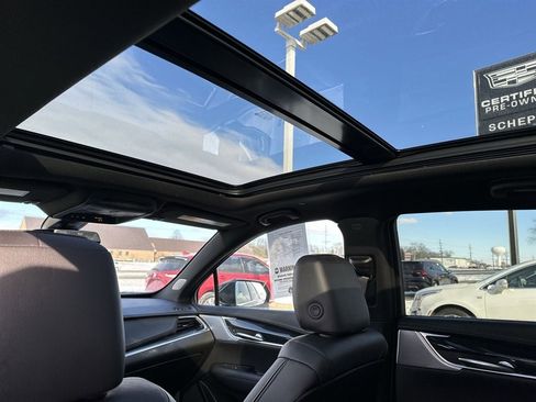 Certified 2024 Cadillac XT5 Premium Luxury w/ LPO, Floor Liner Package AWD/4WD image 21