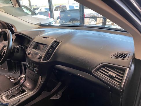 Used 2016 Ford Edge SE image 21