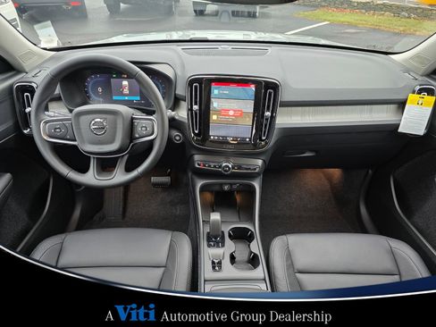 Used 2025 Volvo XC40 B5 Core w/ Protection Package Premier image 2