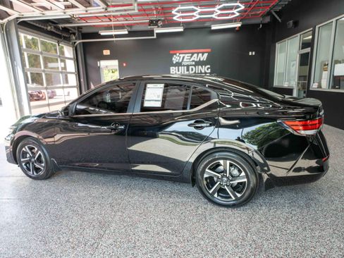 Used 2025 Nissan Sentra SV w/ Trunk Package image 2